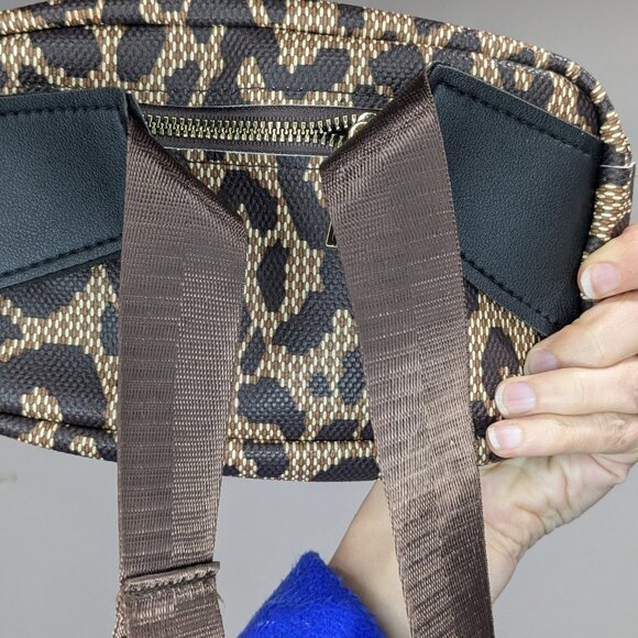 Faux Snake Pleather Zipper Fanny Pack Brown Tan - Picture 2 of 4